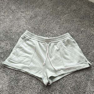 Free assembly cotton shorts LARGE